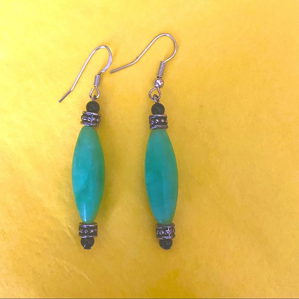 FAUX JADE & BLACK DANGLING EARRINGS